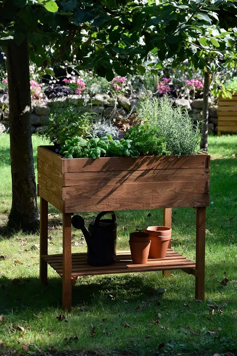 dobar® 58270e breites Hochbeet Kubus Massiv-Holz mit Ablageboden | Salatbeet Bausatz für Gemüse | Erhöhtes Gemüsebeet Garten & Balkon | Anzuchtbeet mit Füßen | 80 x 60 x 80 cm | Braun – Bild 6
