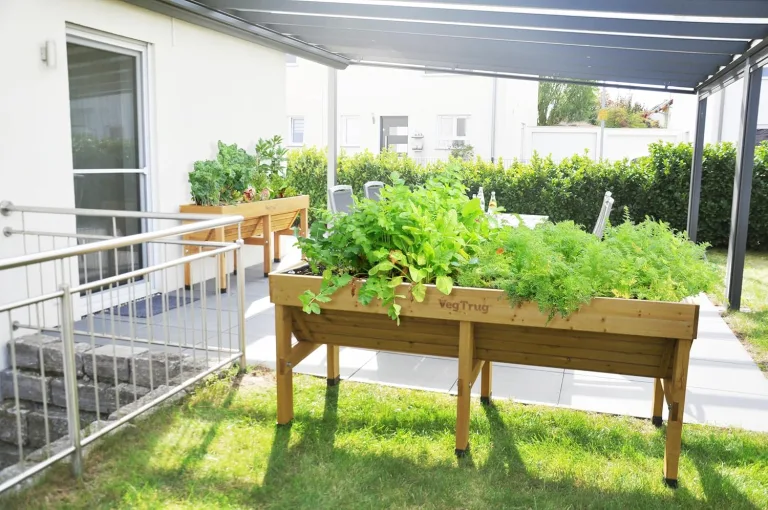 VegTrug® Hochbeet Classic - platzsparender Pflanzkasten für Balkon & Terrasse 420 L Volumen inkl. Pflanzvlies - Frühbeet ergonomische V-Form für Gemüse Kräuter Blumen - Natur 183x76x80 cm – Bild 8