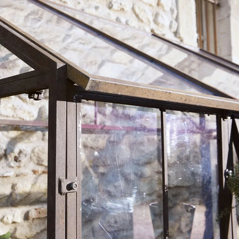 Loberon Gewächshaus Essone, mit Großem Fenster & Seitentüren, Wetterfest & Frostresistent, Authentisches Antik-Design, Gartenzubehör, Outdoor, Eisen, Acrylglas, antikbraun – Bild 6