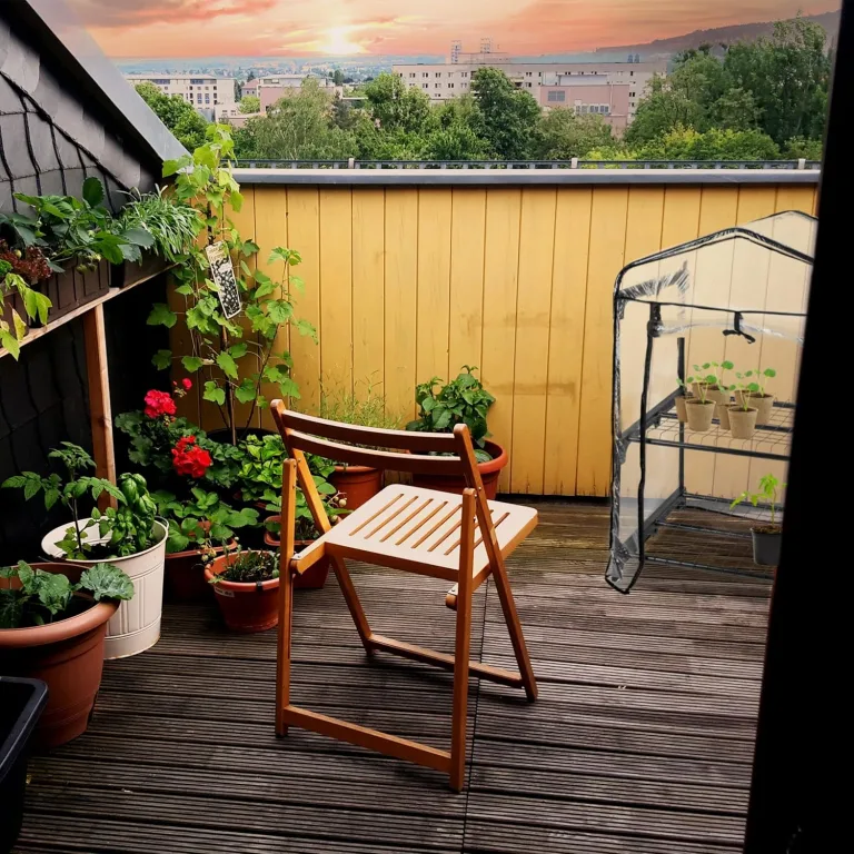 Relaxdays Gewächshaus Balkon, PVC-Folie, Stahl, HxBxT: 94 x 69 x 49 cm, Foliengewächshaus 2 Ebenen, schwarz/transparent – Bild 4