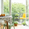 Relaxdays Gewächshaus Balkon, PVC-Folie, Stahl, HBT: 80 x 48 x 24,5 cm, Foliengewächshaus 3 Ebenen, schwarz/transparent - Thumbnail 5