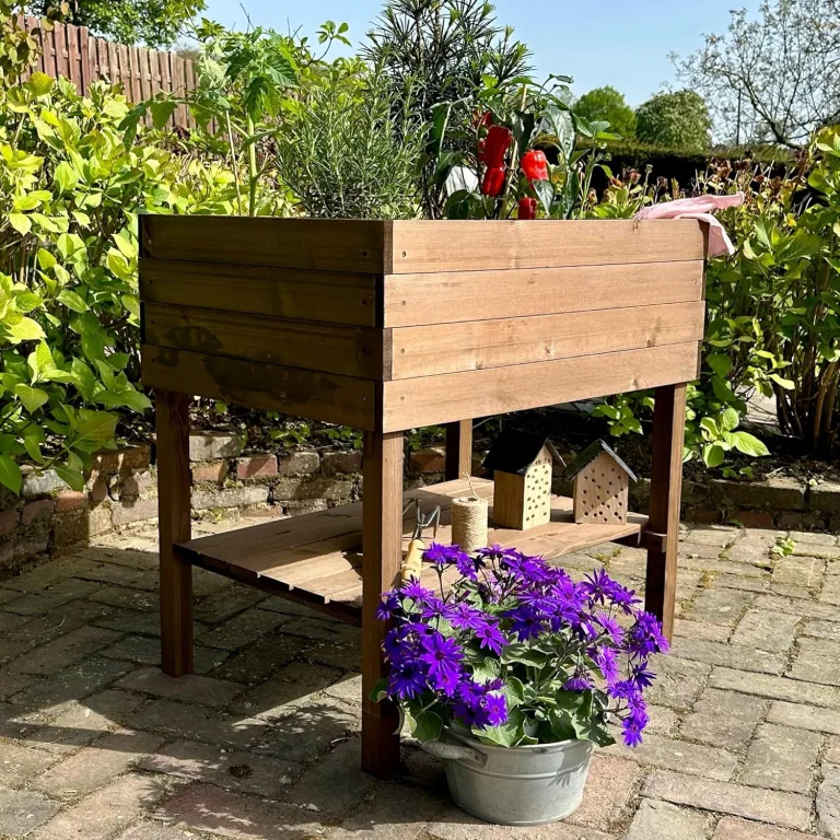 gartenetage Hochbeet XL mit Ablage und Pflanzfolie - Wetterfest, Ergonomisch, Inklusive Schutzlasur, Robustes Kiefernholz, Braun – Bild 9