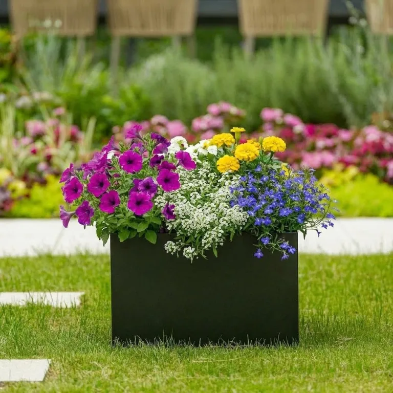 Metall Hochbeet Schwarz, Robustes Eisen Pflanzbeet mit Boden, Stabiler Pflanzrahmen, Wetterfest & Langlebig, Ideal für Garten, Balkon, Terrasse & Rasen, Pflanzkasten für Blumen & Gemüse, 46x46x30cm – Bild 7